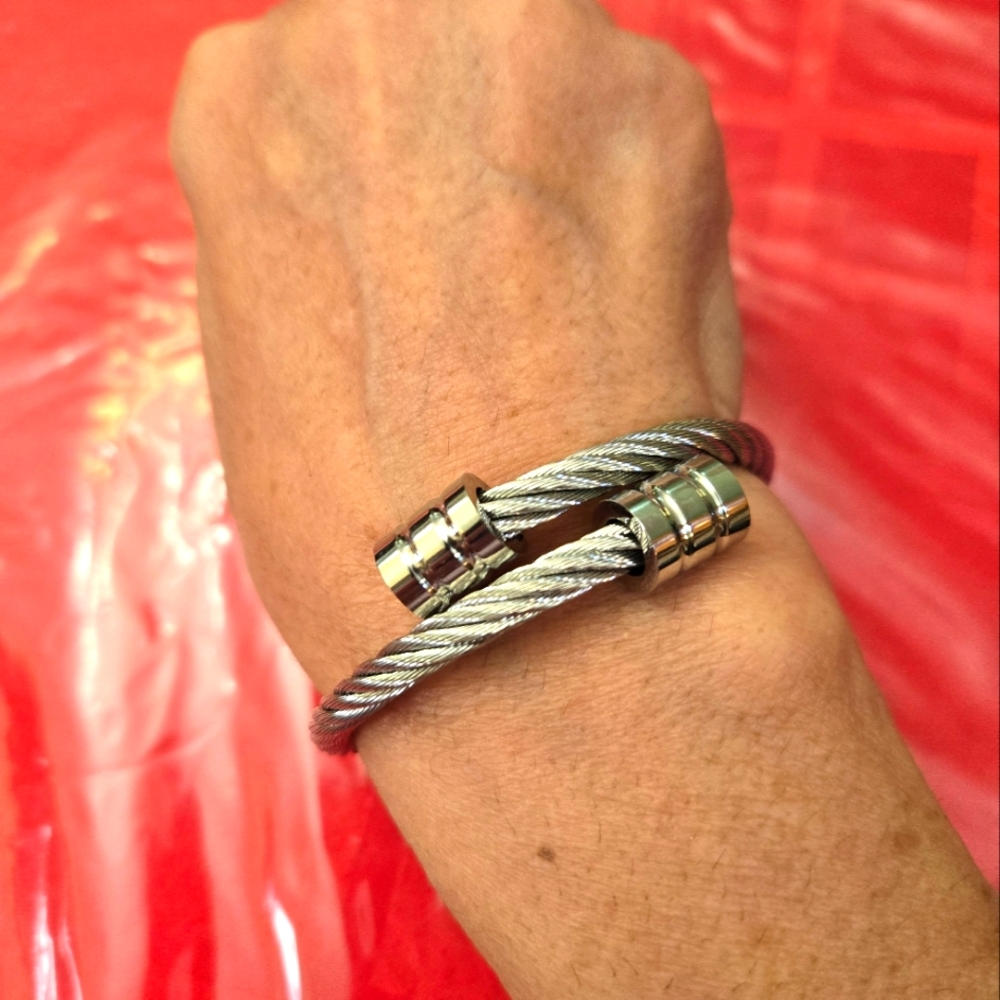 Bangle twisted design